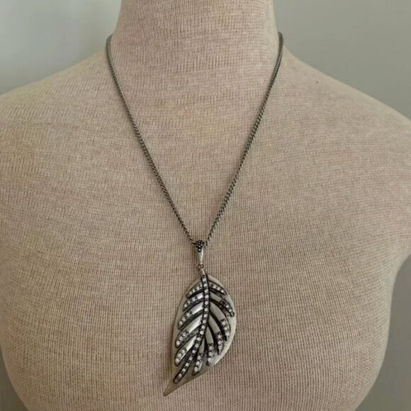 Leaf Pendant Necklace - Picture 1 of 4